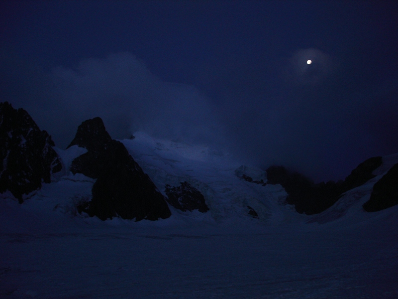 Der steile Gletscher am Morgen Der steile Gletscher am Morgen