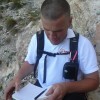 Ferdl beim Eintrag ins Wandbuch