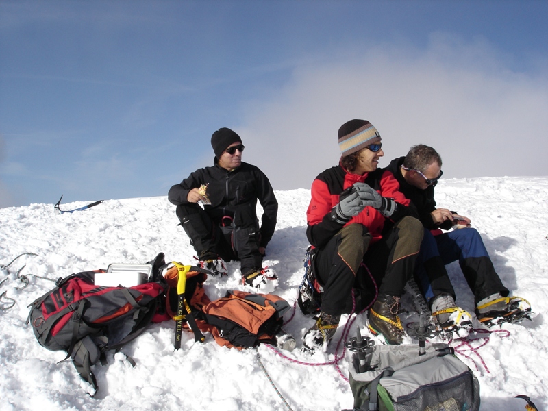 Gipfelrast am Dome De Neige (4015 m) Gipfelrast am Dome De Neige (4015 m)