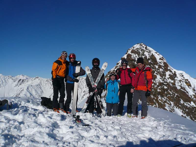 Gruppenfoto beim Skidepot Gruppenfoto beim Skidepot